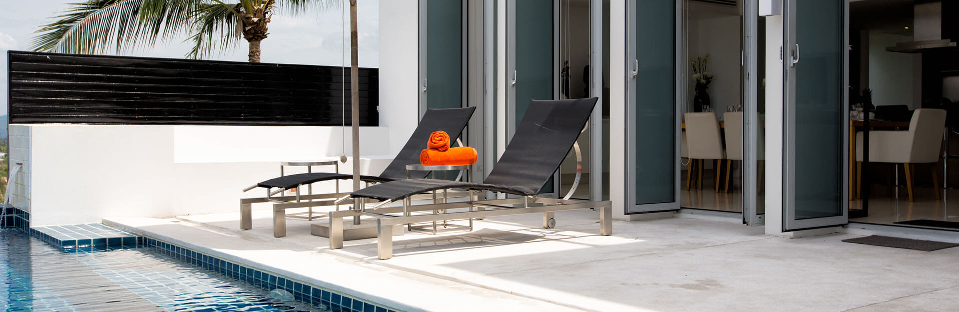 Villa Napalai Surin - Bi fold doors leading to pool